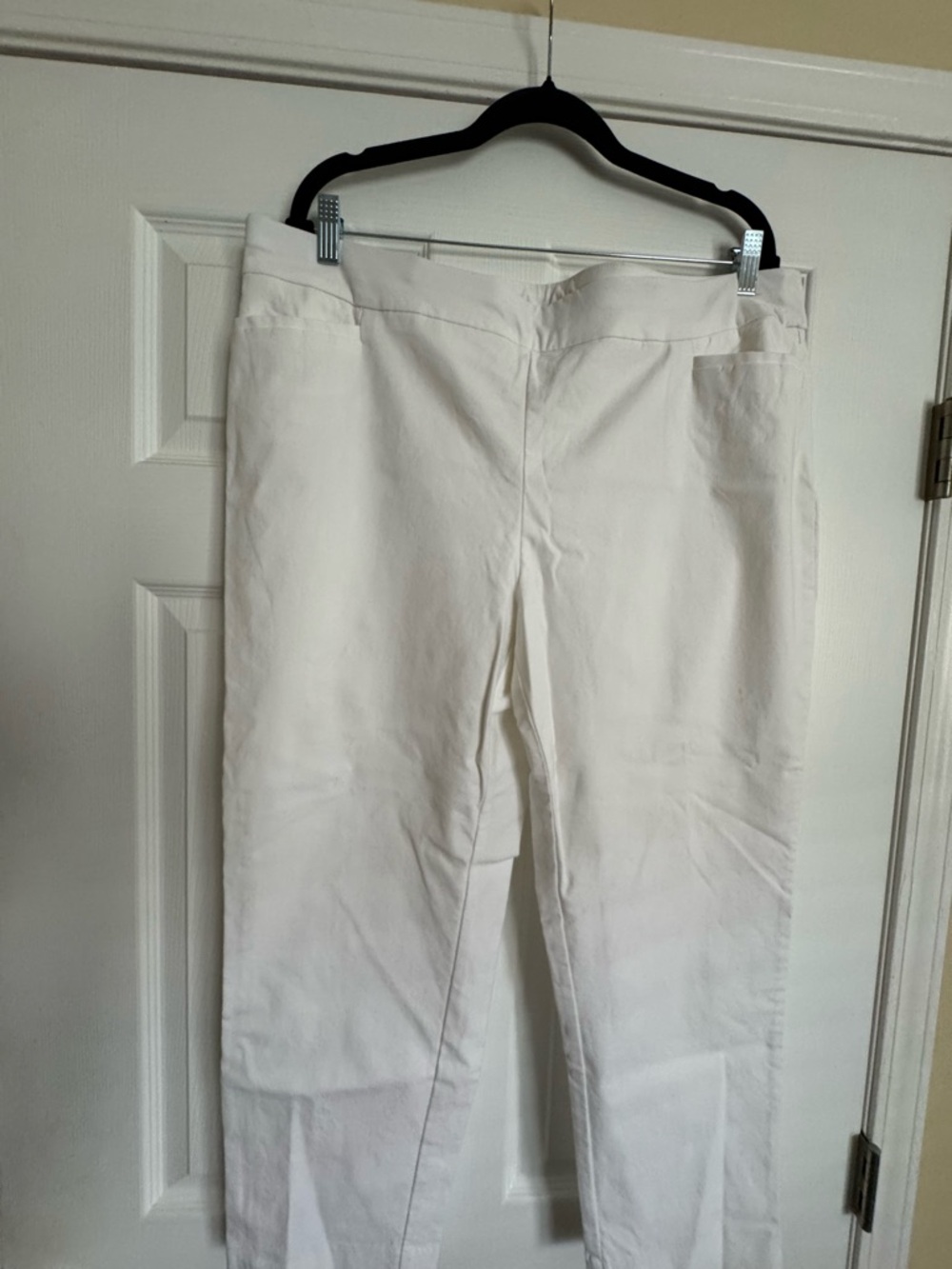 Chico's Crisp White capris
